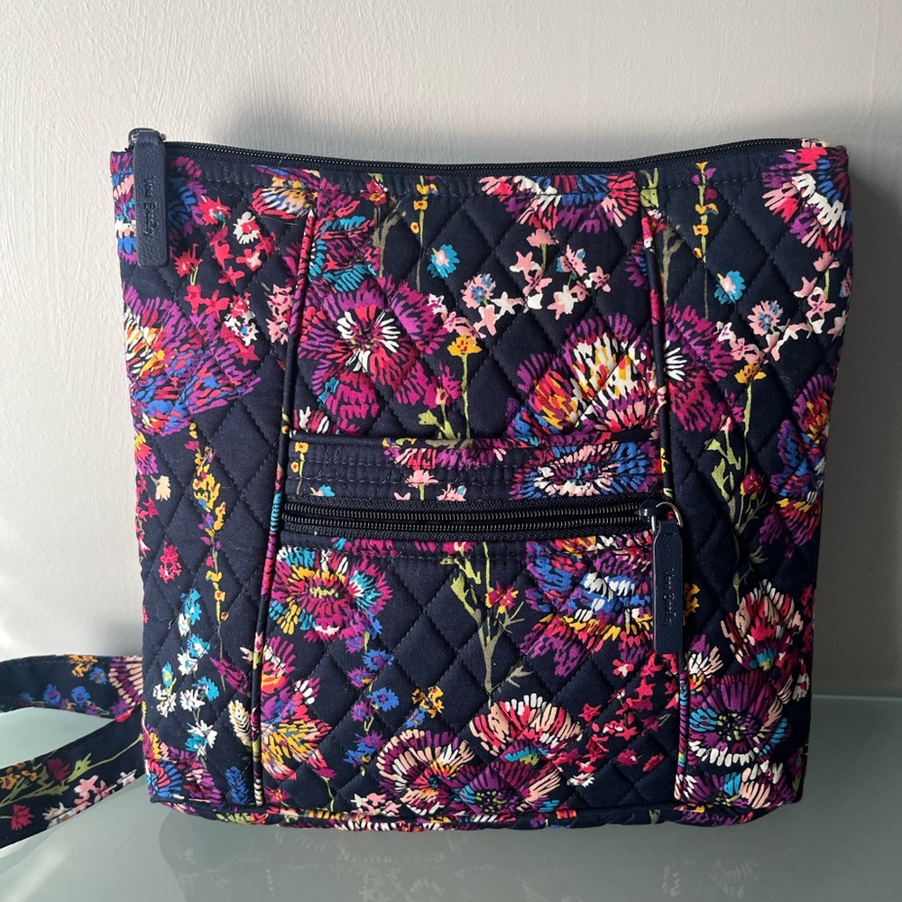 Vera Bradley Floral Quilted Women's Bag- Like New! 11.5” x 11.5 crossbody bag